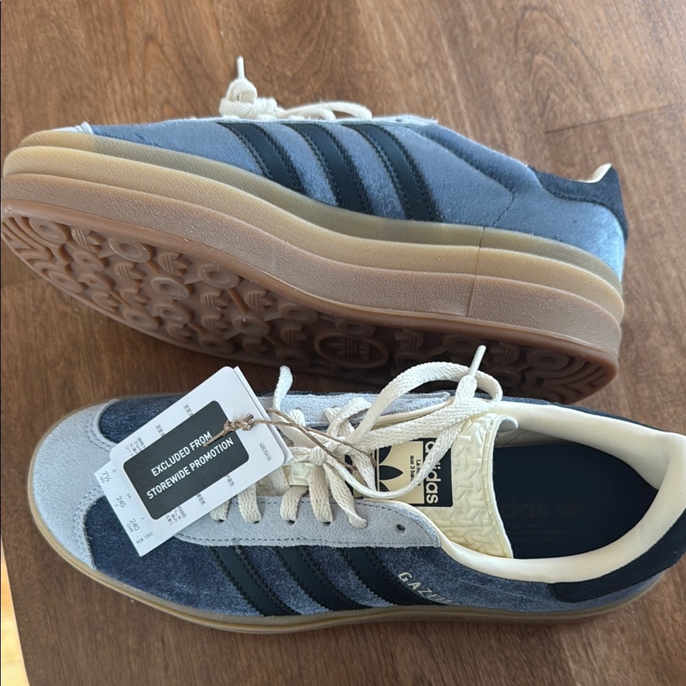 Adidas Blue Retro Sneakers with Vintage Midsole change color
8.5 women 
7.7 men